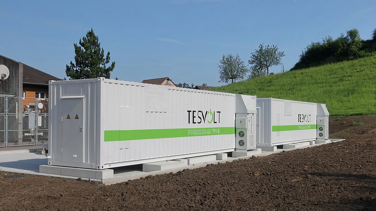 Commercial battery energy storage system